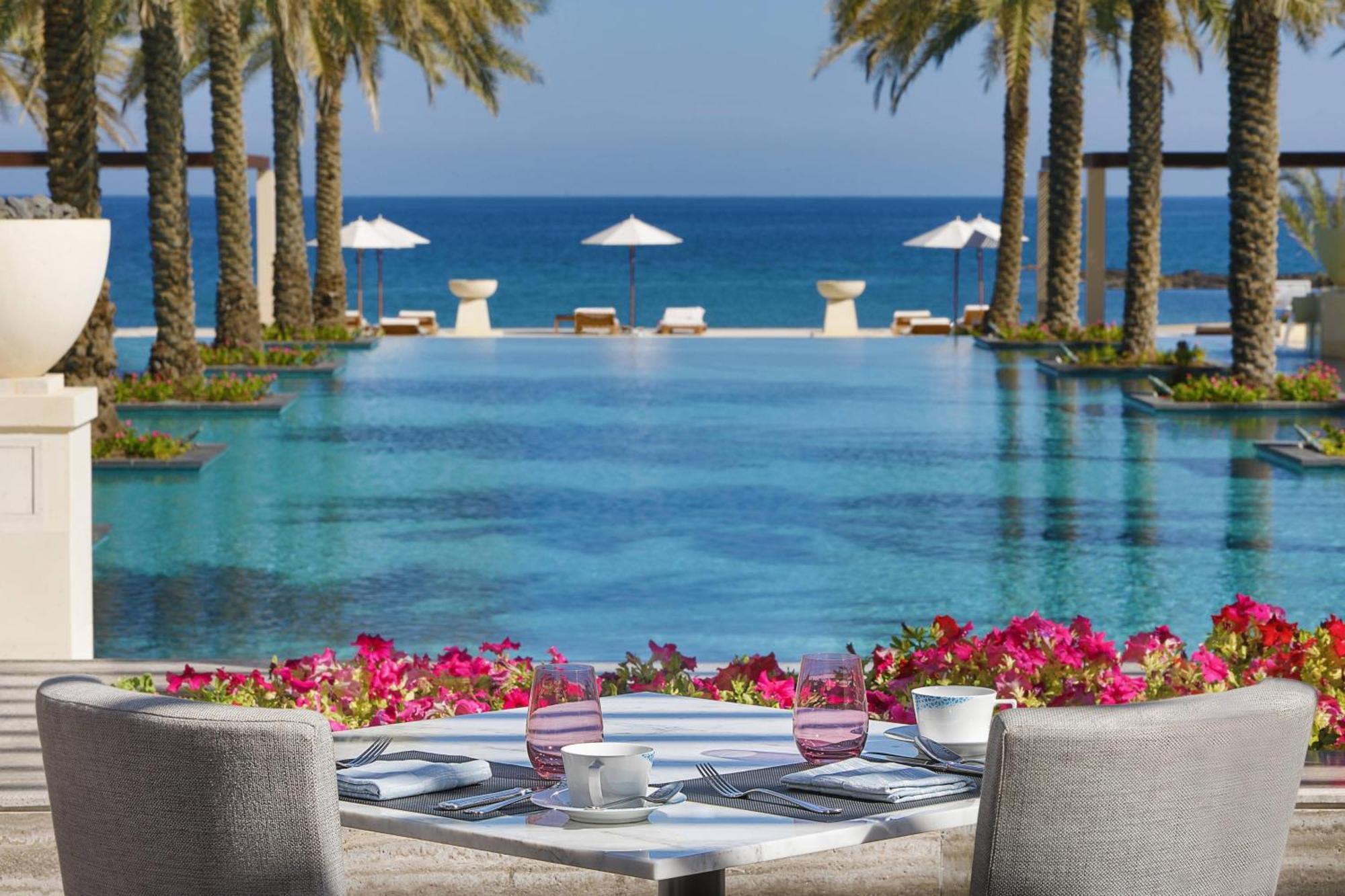 Al Bustan Palace, A Ritz-Carlton Hotel Маскат Екстериор снимка The Cove Rotana Resort