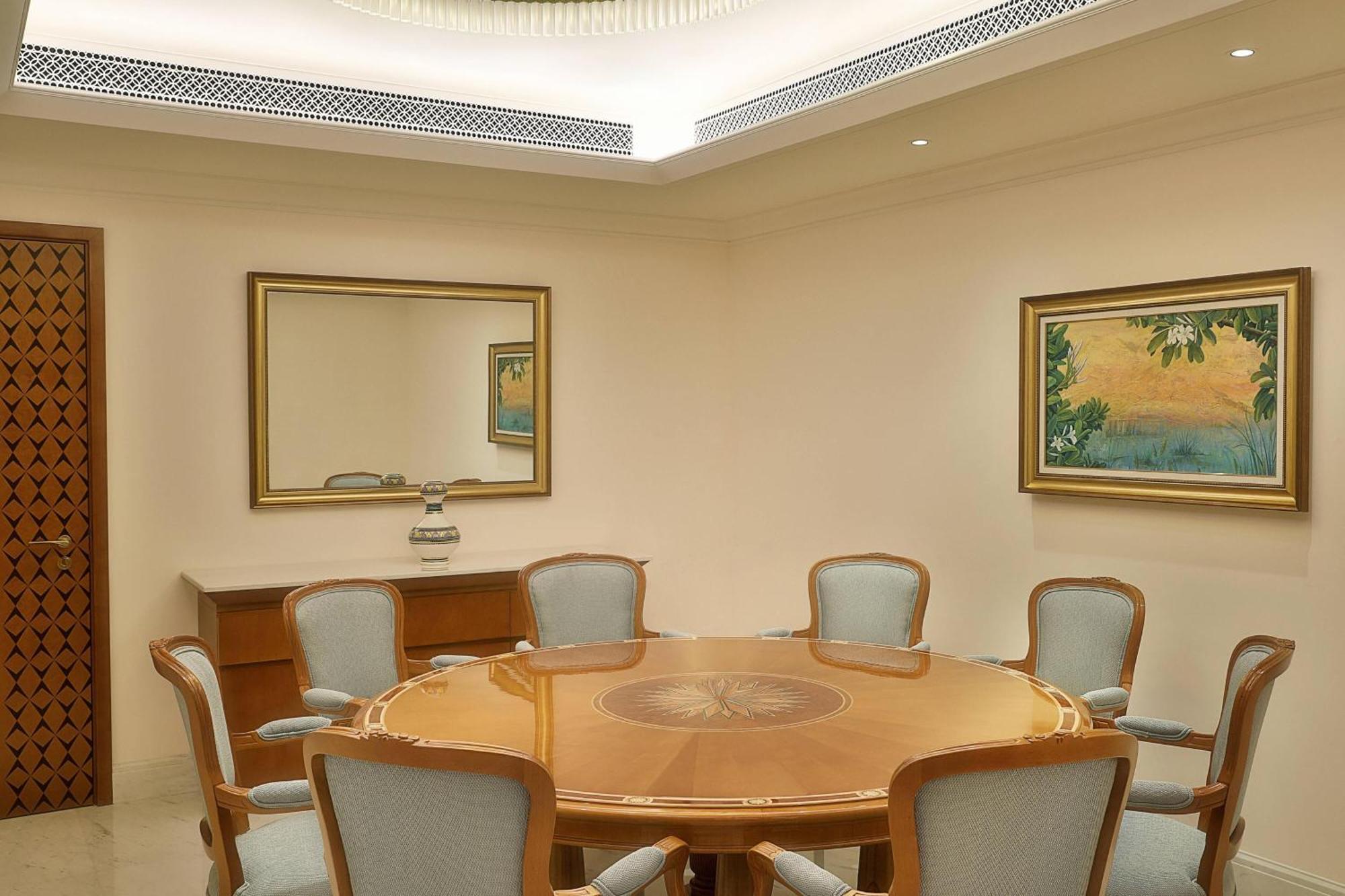 Al Bustan Palace, A Ritz-Carlton Hotel Маскат Екстериор снимка A meeting room at the residence of the Ambassador of India to the United States