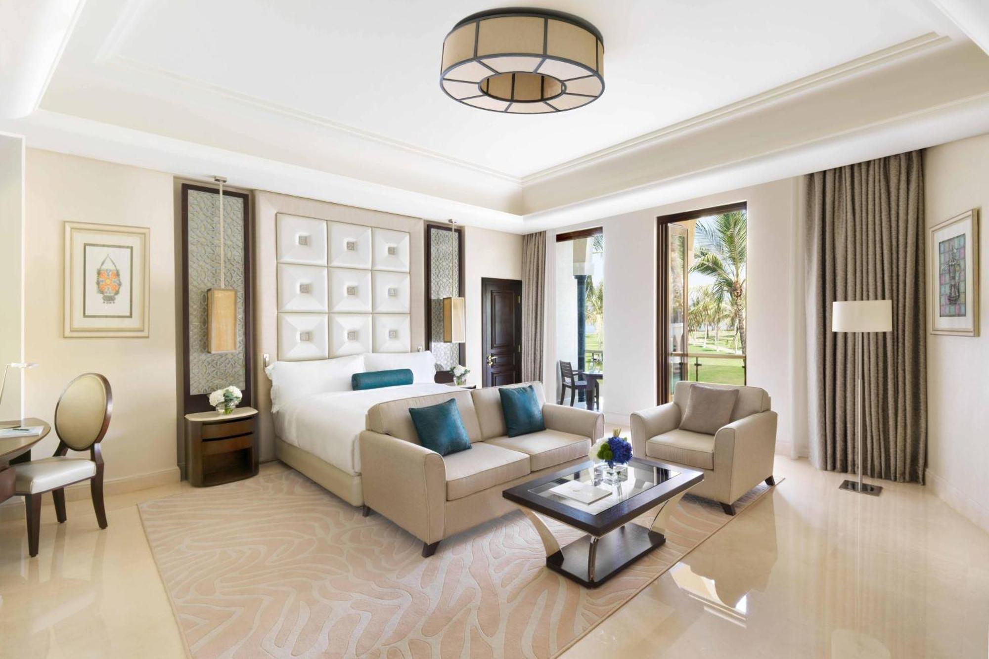 Al Bustan Palace, A Ritz-Carlton Hotel Маскат Екстериор снимка A suite at the hotel