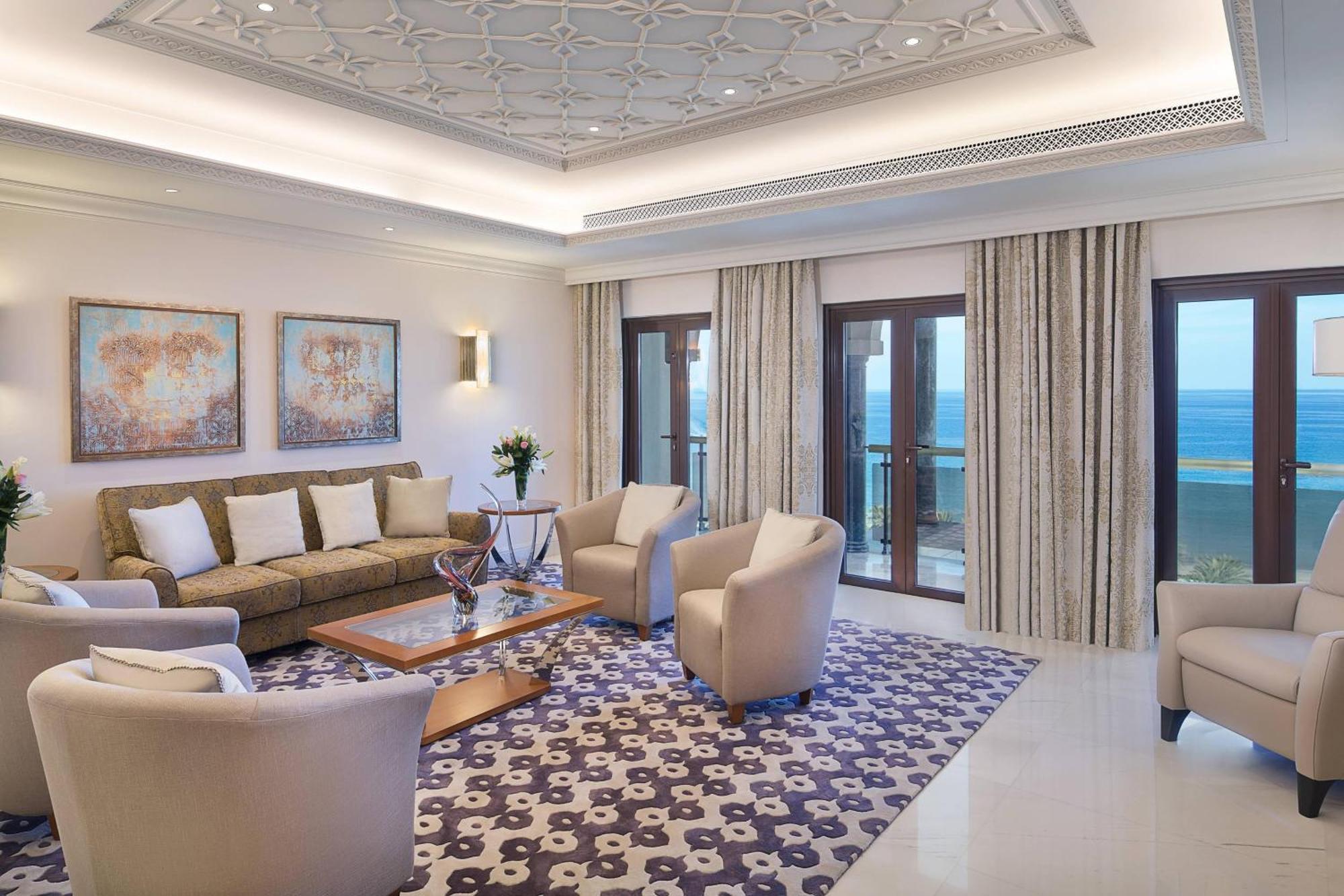 Al Bustan Palace, A Ritz-Carlton Hotel Маскат Екстериор снимка A living room at the Ritz-Carlton, DIFC