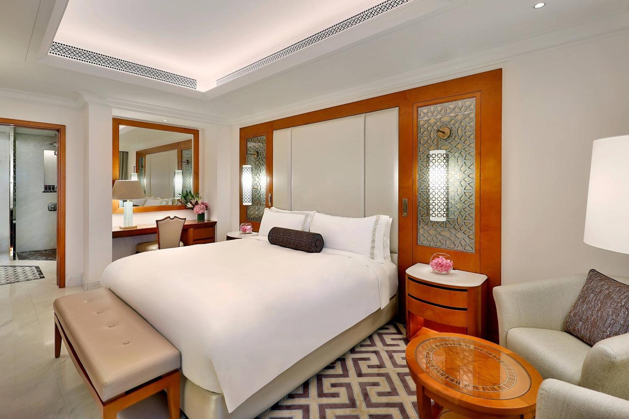 Al Bustan Palace, A Ritz-Carlton Hotel Маскат Екстериор снимка A room at the Taj Mahal Palace