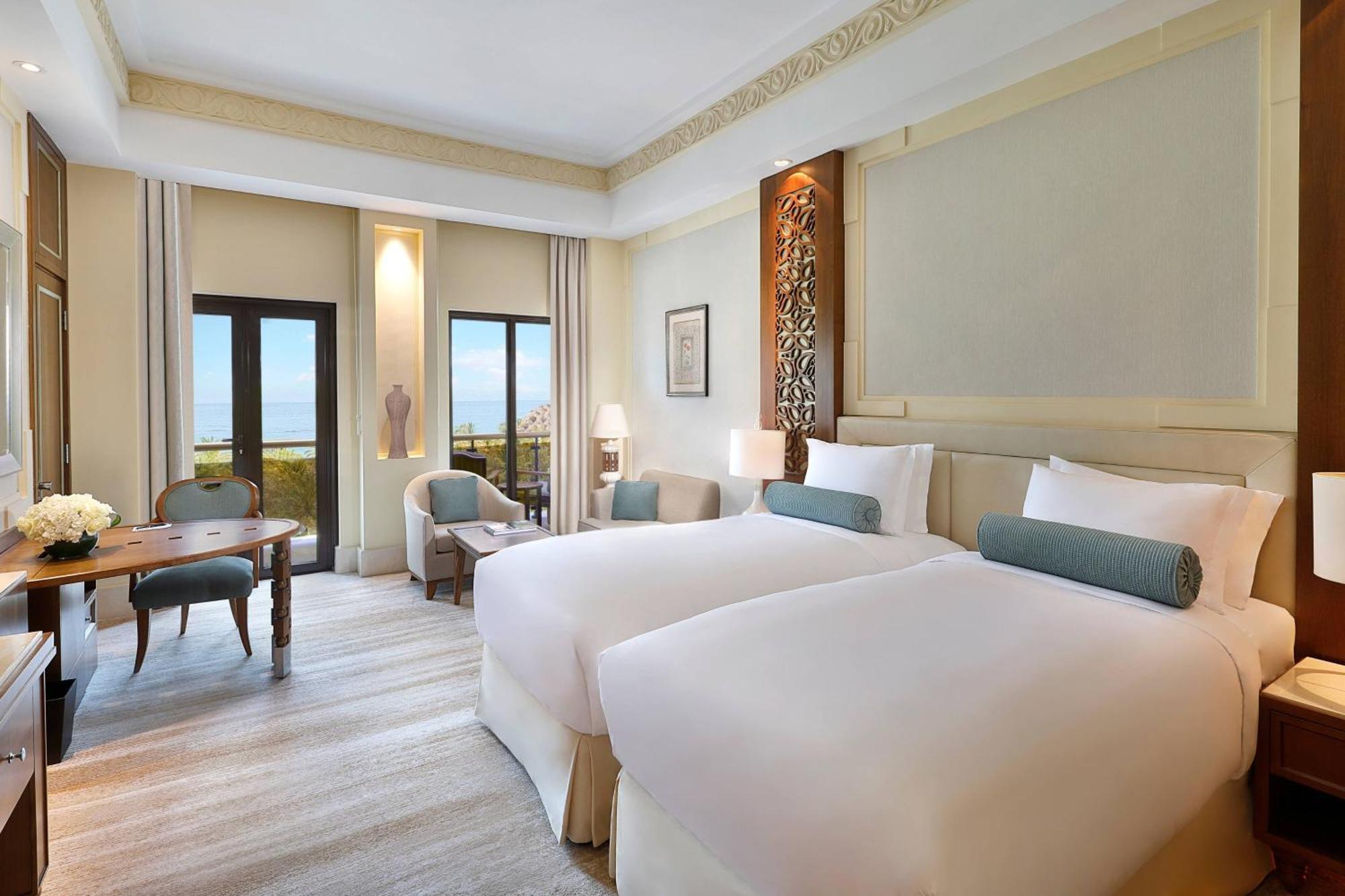 Al Bustan Palace, A Ritz-Carlton Hotel Маскат Екстериор снимка Deluxe Room