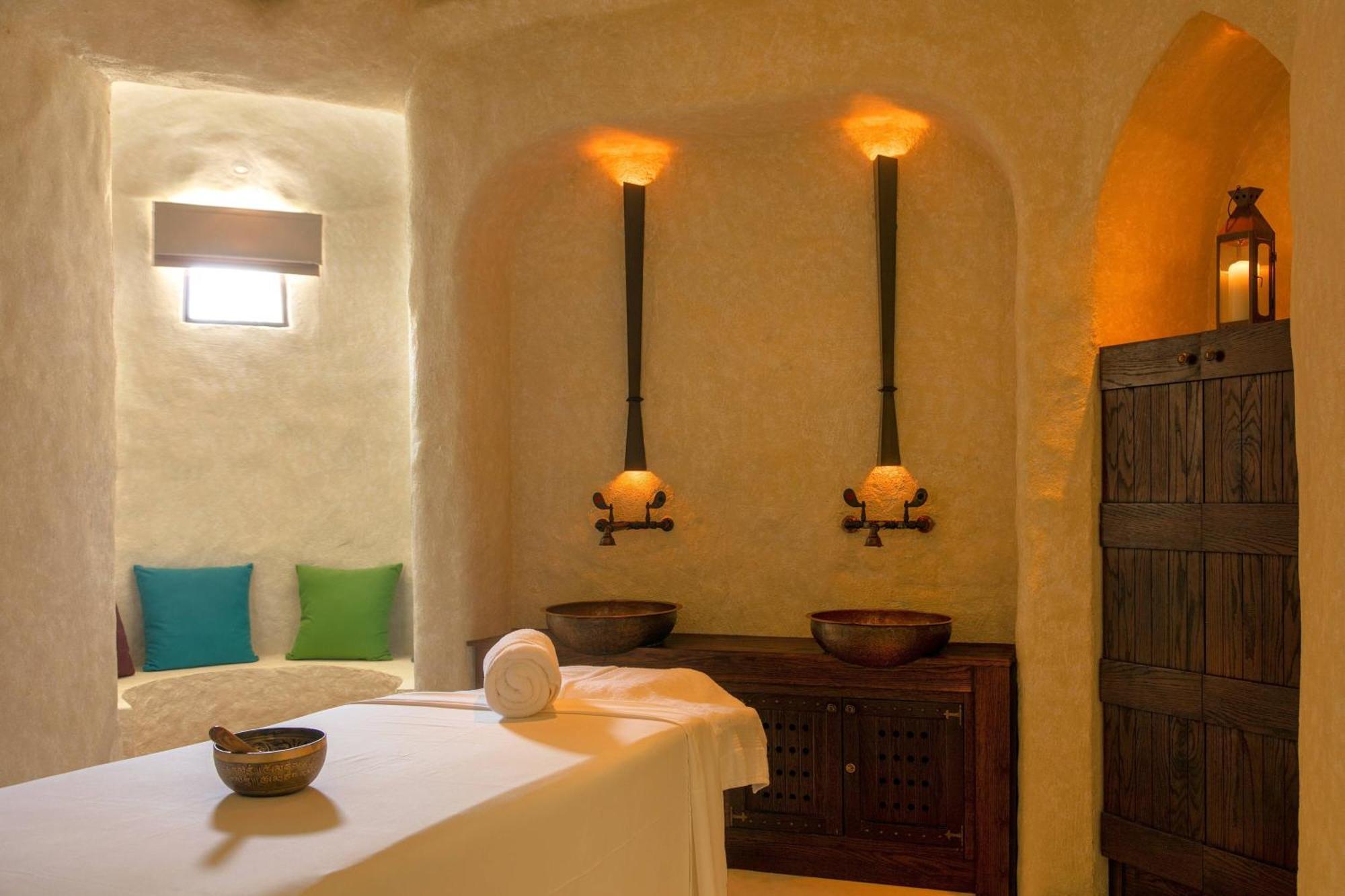 Al Bustan Palace, A Ritz-Carlton Hotel Маскат Екстериор снимка Spa at the Royal Spa at The Royal, Marrakech