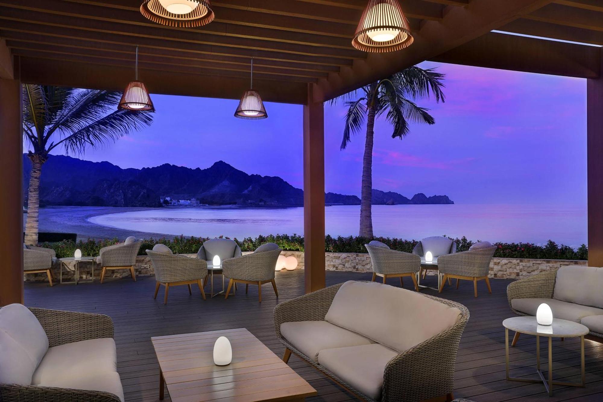 Al Bustan Palace, A Ritz-Carlton Hotel Маскат Екстериор снимка The Beach Club