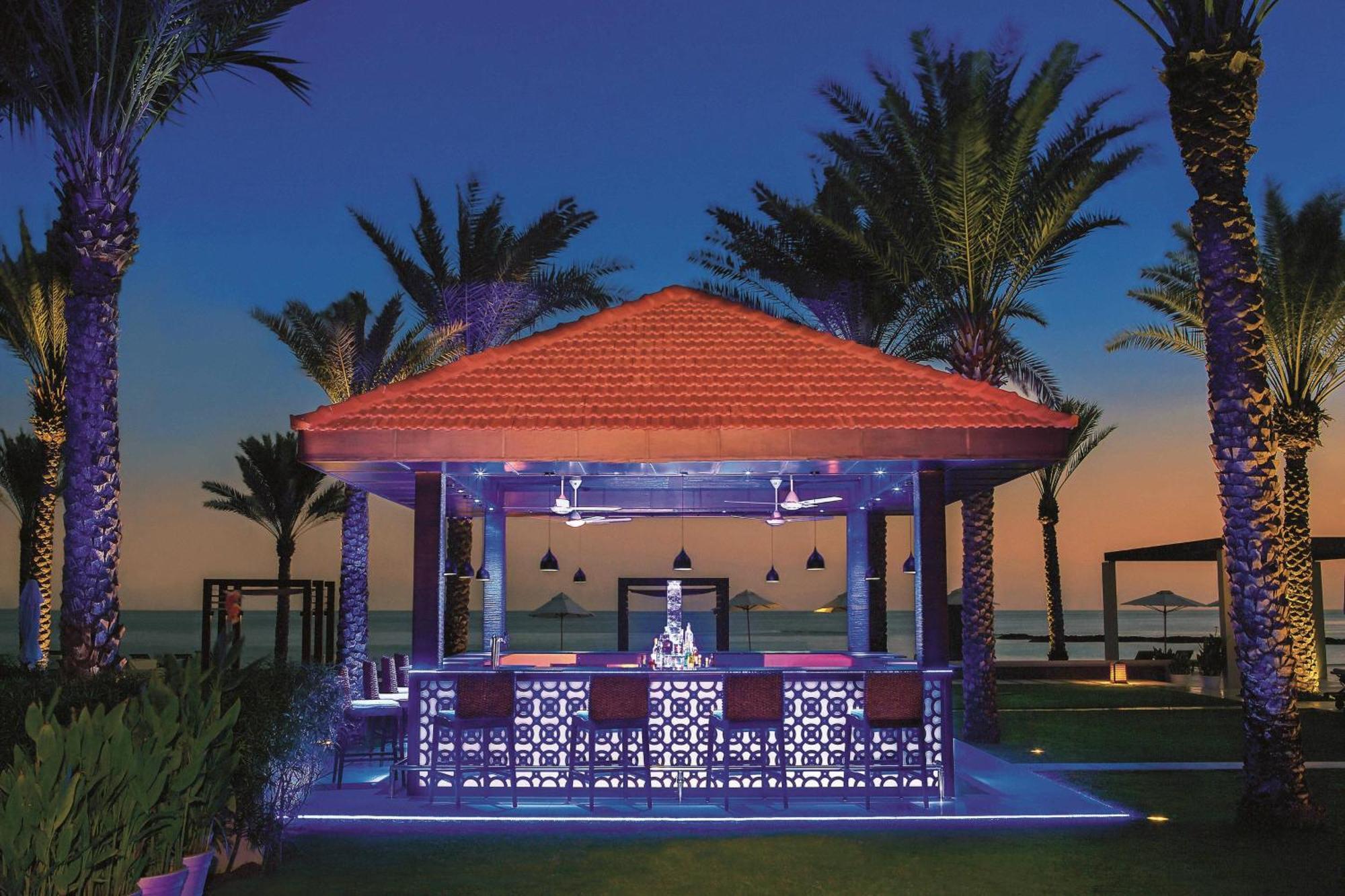 Al Bustan Palace, A Ritz-Carlton Hotel Маскат Екстериор снимка The Cove