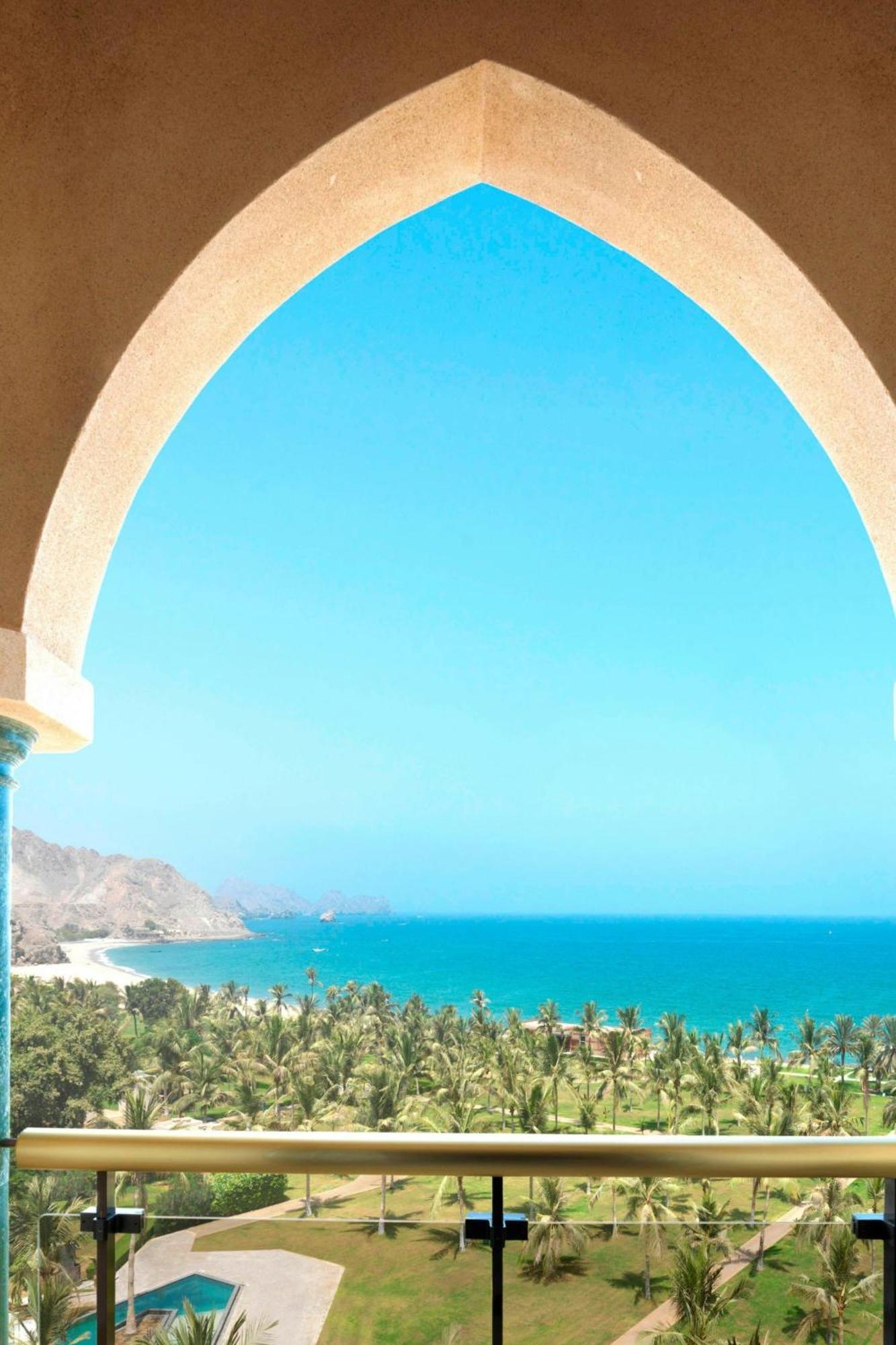 Al Bustan Palace, A Ritz-Carlton Hotel Маскат Екстериор снимка View of the sea from the hotel